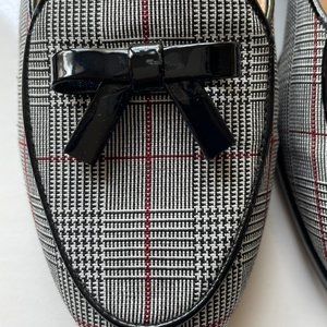 Jon Josef Loafer, Size 7, Classic Prep Style, Comfy Rubber Sole,